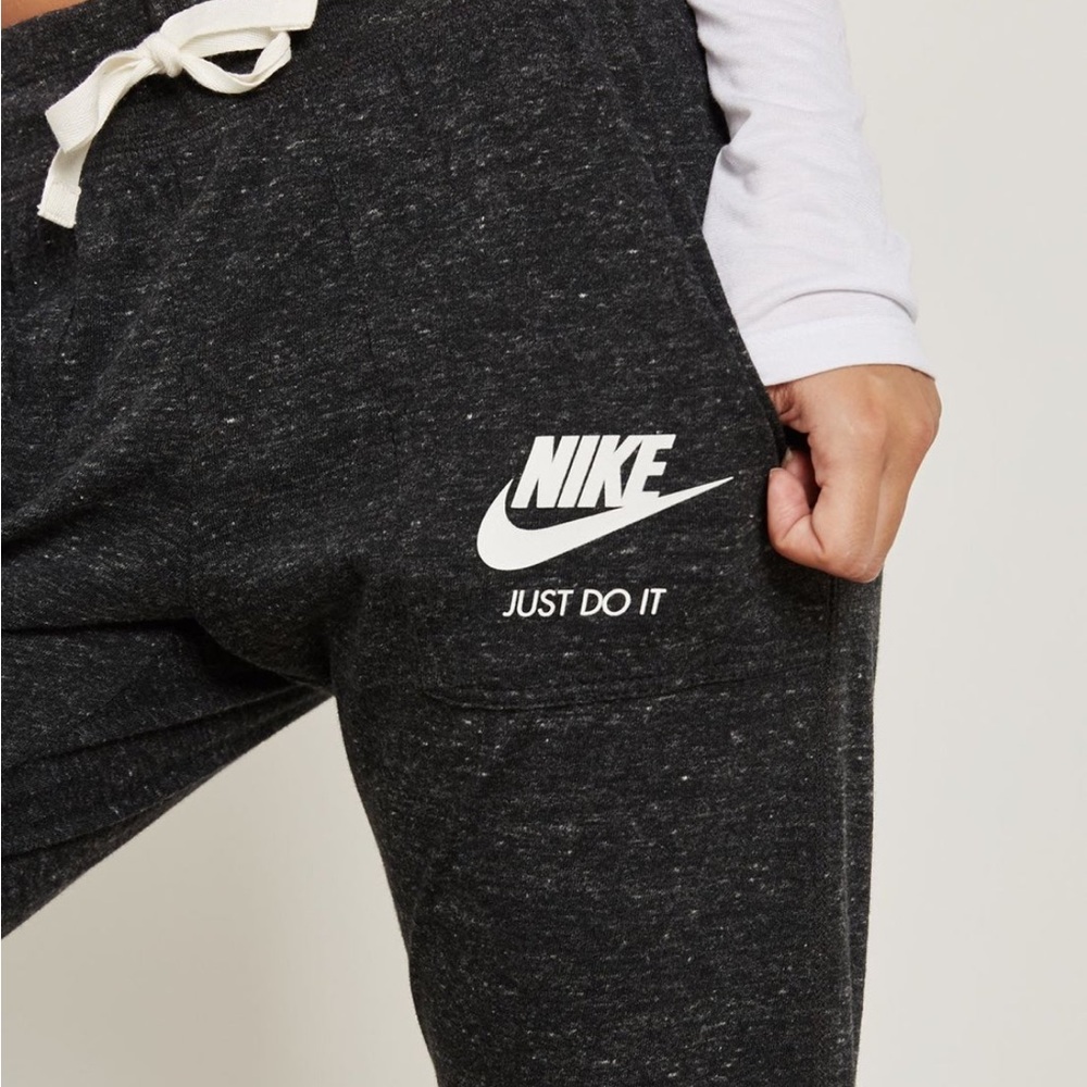 Nike Plus Vintage Capri Pants - Picture 2 of 8